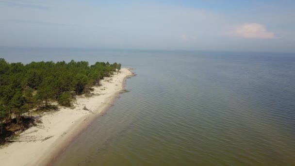 Vedere aeriană a pelerinei Kolka, Marea Baltică, Letonia — Videoclip de stoc