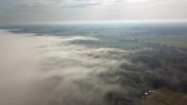 Misty sunrise over countryside path Vista aérea Letonia — Vídeos de Stock
