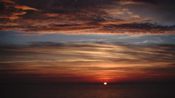 Zonsondergang boven de Oostzee Kaap Kolka Letland — Stockvideo