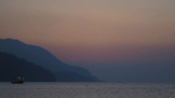 Σιλουέτα Ανατολή ηλίου πάνω από τη θάλασσα και ουρανό Timelapse Τουρκία 4k — Αρχείο Βίντεο