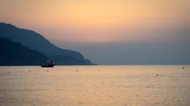 Deniz ve gökyüzü Timelapse Türkiye 4k yukarıda gündoğumu siluet