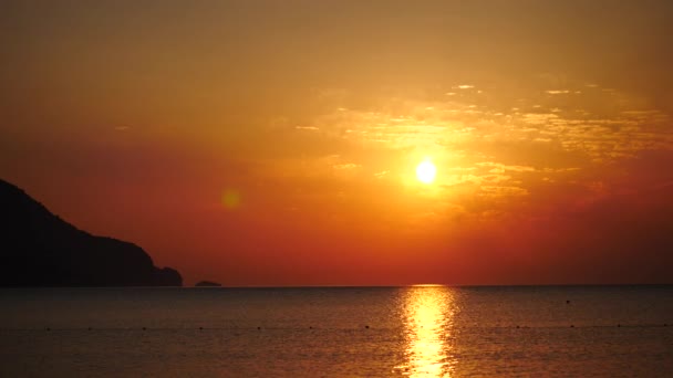 Sunrise silhouet boven zee en hemel Turkije — Stockvideo