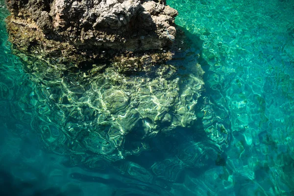 ラグナ ・ ロックのトルコの鮮やかな青い海 — ストック写真