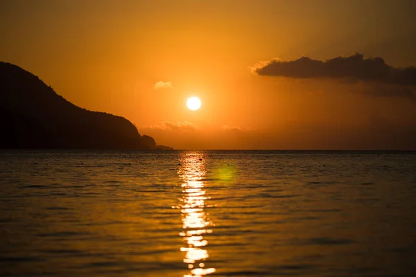 Схід сонця над море і небо Туреччини — стокове фото