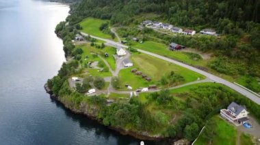 Dron üzerinde air Norveç fiyord ve su görünümü