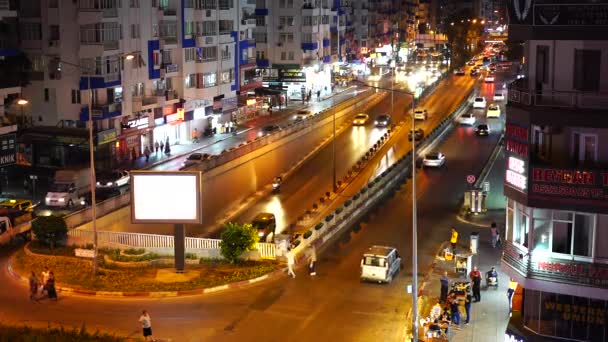 안탈 야, 터키-2018 년 8 월 17 일: 밤 도시 빛 비디오. 안탈 야, 터키, 2018 년 8 월 17 일에 — 비디오