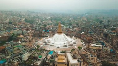 --Dan soluduğumuz hava Bodhnath Stupa: Katmandu, Nepal - 12 Ekim 2018 - Bodhnath olduğu en büyük Budist stupa tapınakta Nepal Video Mavic Robot 4 k video