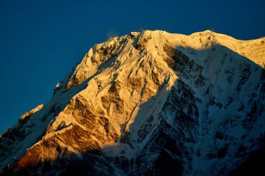 Annapurna Güney tepe ve pass Himalaya dağlarında Annapurna bölge, Nepal