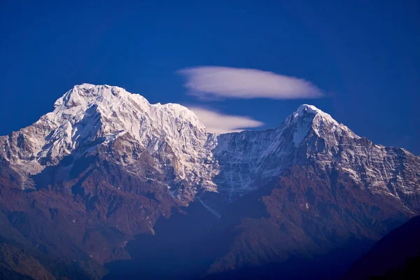 アンナプルナ南ヒマラヤ山脈 マルディグラ ヒマール 7219 メートルのトレッキング ネパール — ストック写真