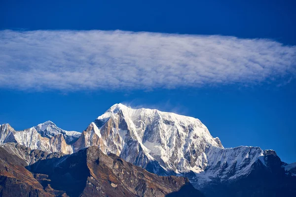 Аннапурна Південна пік і перевал в горах Гімалаї Аннапурна регіоні Непалу — стокове фото