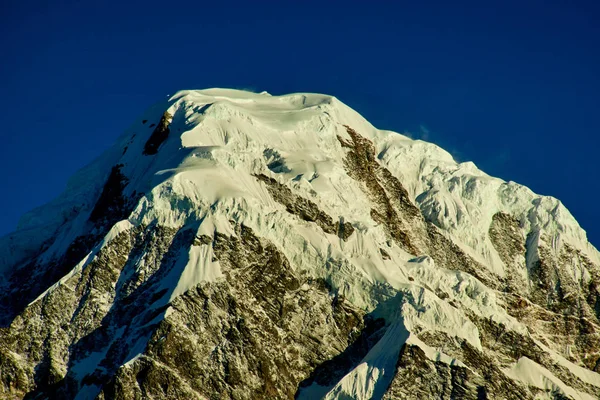 Annapurna South Peak and pass in the Himalaya mountains, Annapurna region, Nepal — Stock Photo, Image