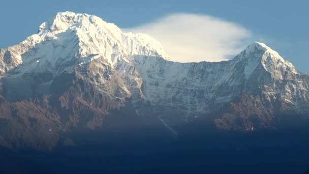 Annapurna South Peak och pass i Himalaya bergen, Annapurna regionen, Nepal 4k — Stockvideo