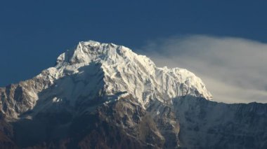 Annapurna Güney tepe ve pass Himalaya dağlarında Annapurna bölge, Nepal 4k