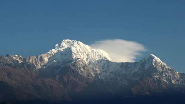 Annapurna jih Peak a pass v pohoří Himálaj, Annapurna region, Nepál 4k — Stock video