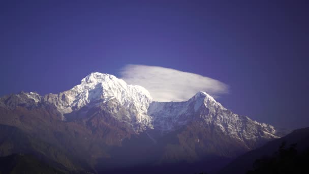 Annapurna South szczyt i przekazać w Himalajach, Annapurna regionu, Nepal — Wideo stockowe