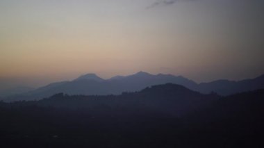 Sunrise dağ Vadisi Himalayalar aralığında Nepal 4k yukarıda