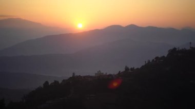 Sunrise dağ Vadisi Himalayalar aralığında Nepal 4k yukarıda