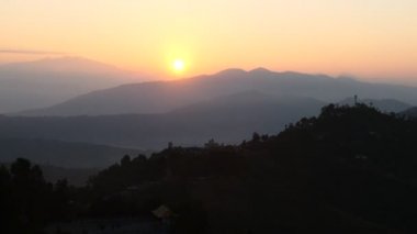 Sunrise dağ Vadisi Himalayalar aralığında Nepal 4k yukarıda