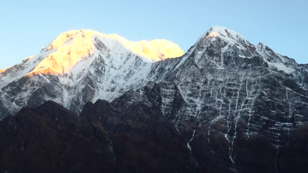 Annapurna South Peak och pass i Himalaya bergen, Annapurna regionen, Nepal 4k — Stockvideo