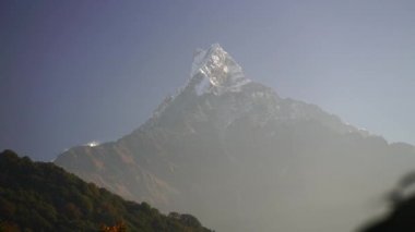 Machapuchare dağın Fishtail Himalayalar aralığı Nepal