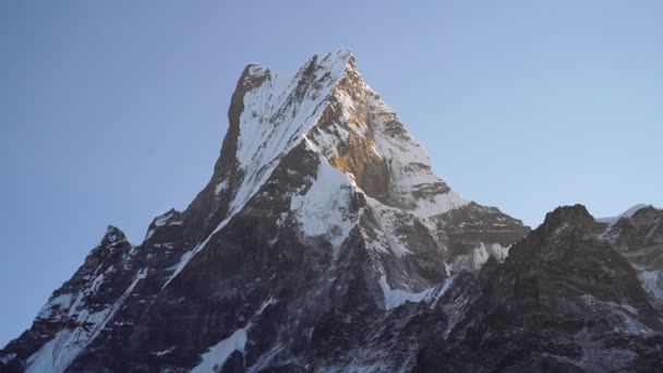 Pasmo górskie Machapuchare Fishtail w Himalaje Nepalu — Wideo stockowe