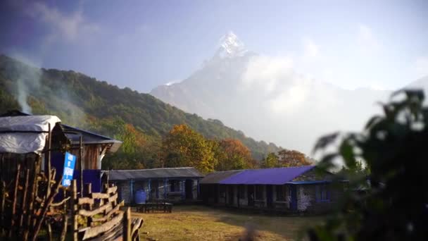 Machapuchare Fishtail montaña en la cordillera del Himalaya Nepal — Vídeos de Stock
