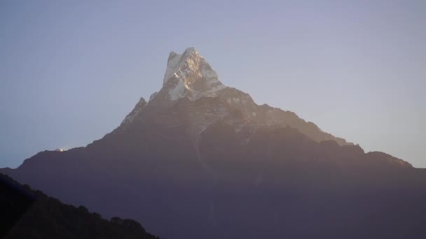 Machapuchare montanha Fishtail no Himalaia gama Nepal — Vídeo de Stock