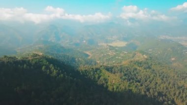 Eski Budist manastır Himalayalar Nepal--dan soluduğumuz hava