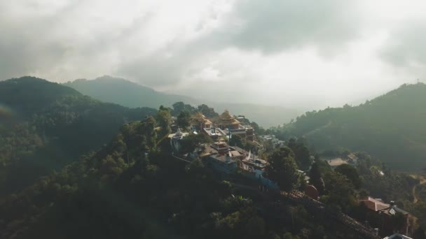 Forntida buddhistiska kloster i Himalaya Nepal från luften — Stockvideo