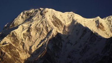 Annapurna Güney tepe ve pass Himalaya dağlarında Annapurna bölge, Nepal