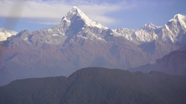 Machapuchare Fishtail montaña en la cordillera del Himalaya Nepal — Vídeo de stock