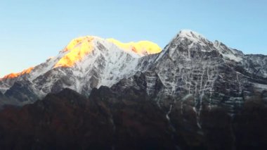 Annapurna Güney tepe ve pass Himalaya dağlarında Annapurna bölge, Nepal 4k