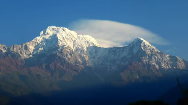 Annapurna South szczyt i przekazać w Himalajach, Annapurna regionu, Nepal — Wideo stockowe