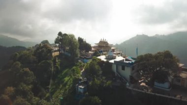 Eski Budist manastır Himalayalar Nepal--dan soluduğumuz hava