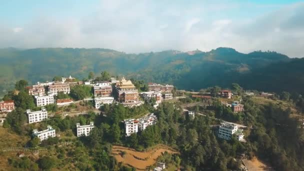 Antiguo monasterio budista en Himalaya Nepal desde el aire — Vídeos de Stock