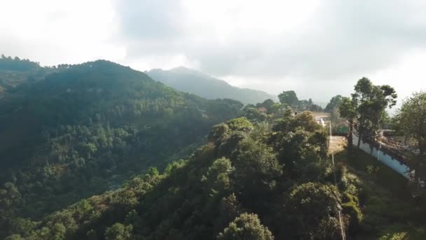 Starověké buddhistický klášter v Nepálu Himálaje ze vzduchu — Stock video
