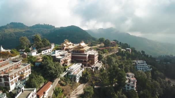 Antigo mosteiro budista no Himalaia Nepal a partir do ar — Vídeo de Stock