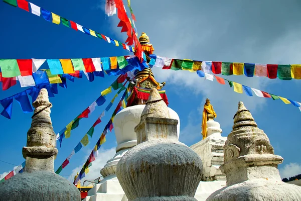 Stupa Namobuddha nelle montagne dell'Himalaya, regione dell'Annapurna, Nepal — Foto Stock