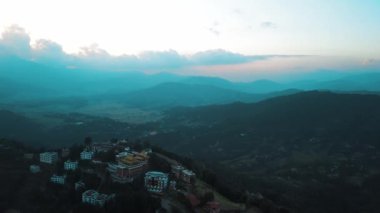 Eski Budist manastır Himalayalar Nepal--dan soluduğumuz hava