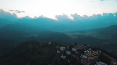 Eski Budist manastır Himalayalar Nepal--dan soluduğumuz hava