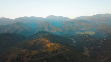 Eski Budist manastır Himalayalar Nepal--dan soluduğumuz hava