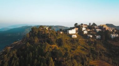 Eski Budist manastır Himalayalar Nepal--dan soluduğumuz hava