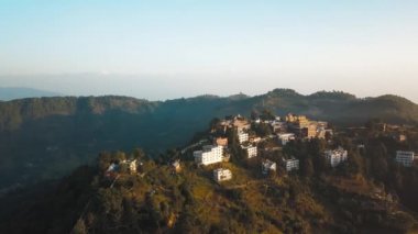 Eski Budist manastır Himalayalar Nepal--dan soluduğumuz hava
