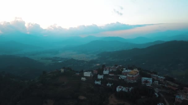 Antiguo monasterio budista en Himalaya Nepal desde el aire — Vídeos de Stock