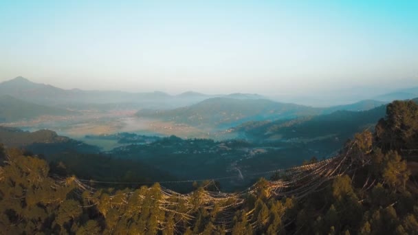 Altes buddhistisches Kloster im Himalaya Nepal aus der Luft — Stockvideo