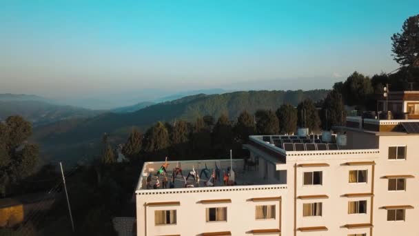 Antico monastero buddista in Himalaya Nepal dall'aria — Video Stock