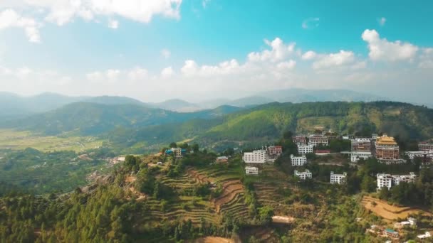 Oude boeddhistische klooster in Nepal Himalaya uit lucht — Stockvideo