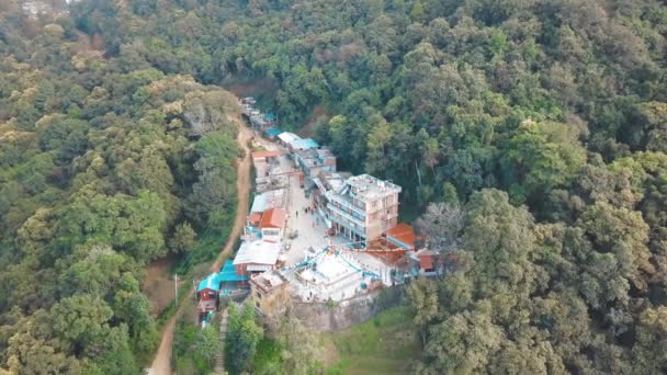 Alte buddhistische Stupa hamo budda im Himalaya Nepal aus der Luft — Stockvideo