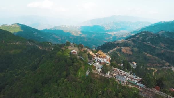 Antiguo monasterio budista en Himalaya Nepal desde el aire — Vídeos de Stock