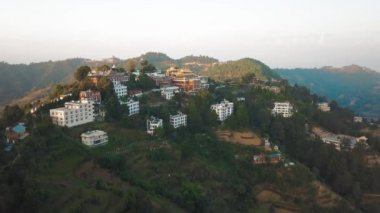 Eski Budist manastır Himalayalar Nepal--dan soluduğumuz hava
